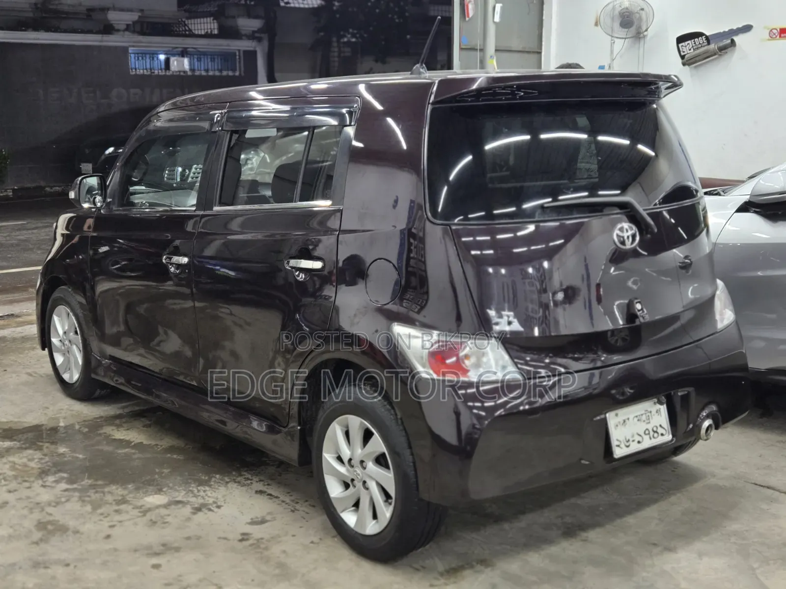 Toyota bB 2011 Brown