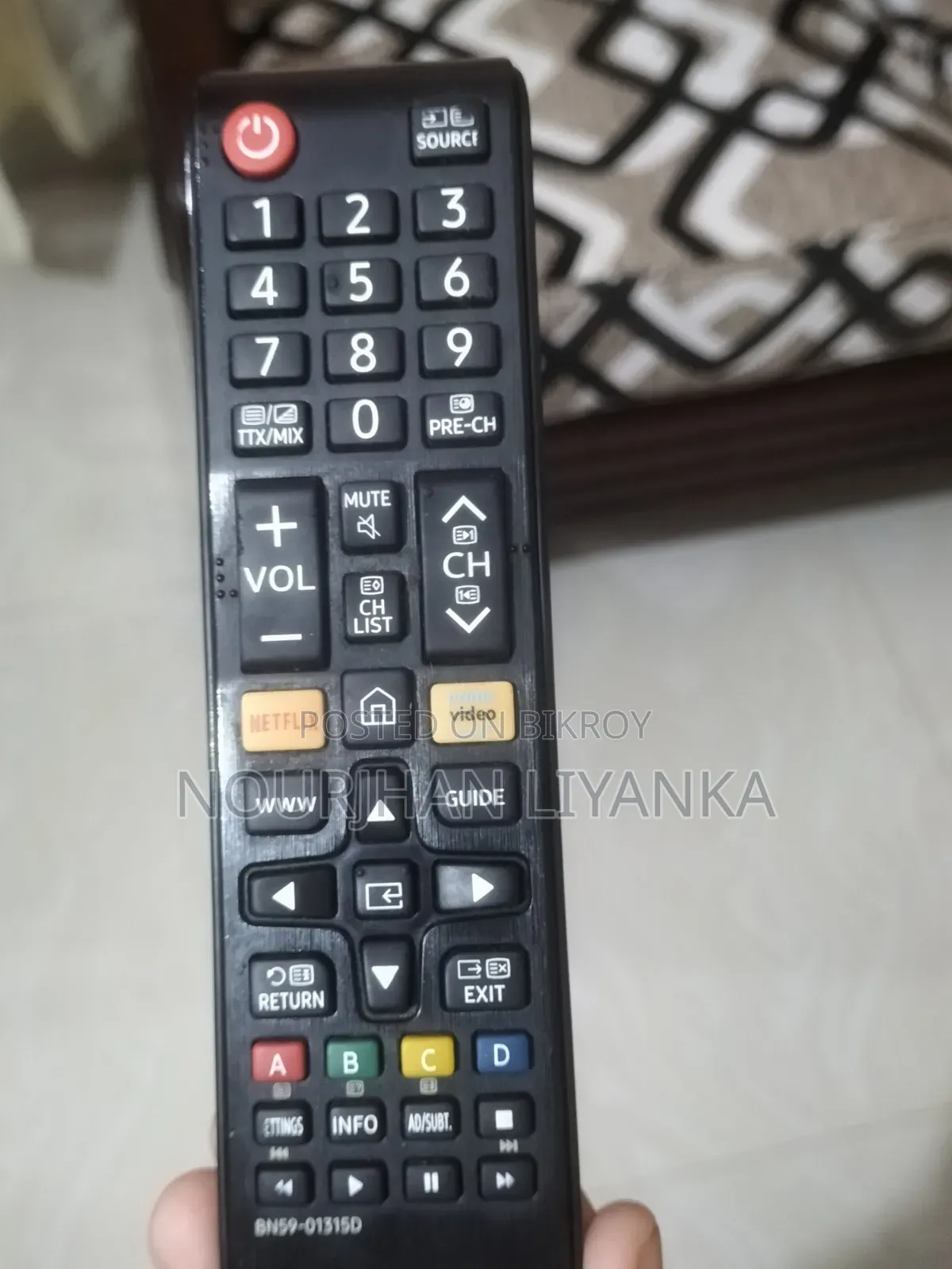 Samsung  ৩০ ইঞ্চি৷ইউটিউব, নেটফ্লিক্স, Amazon, ইউজ করা যাবে।