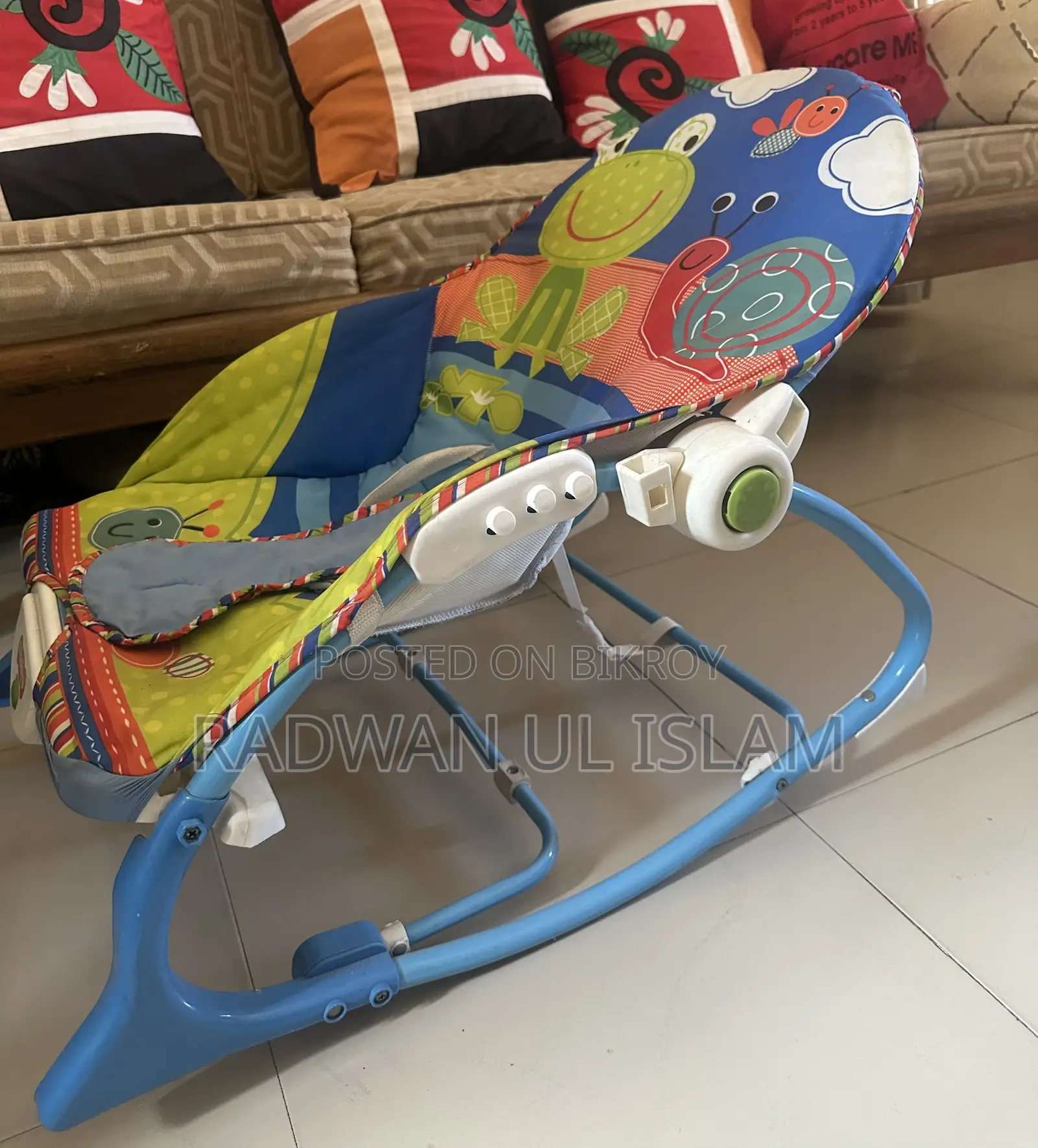 Infant Rocker With Vibrations & Toy Bar