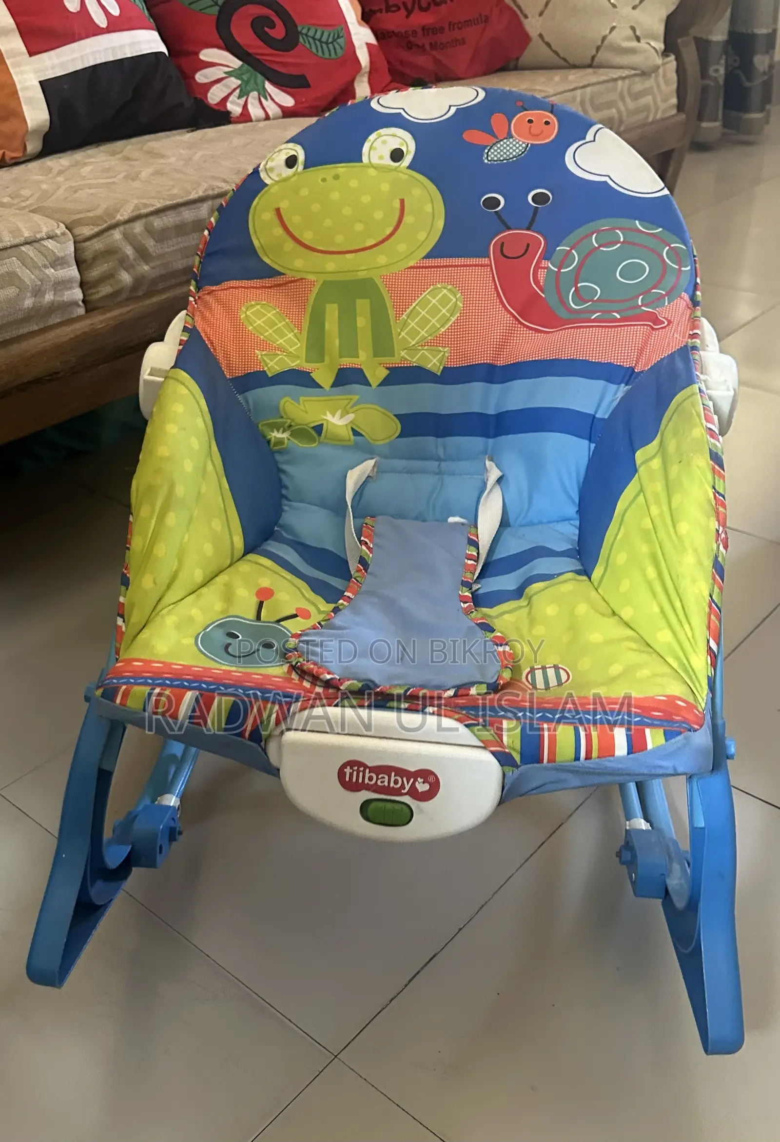 Infant Rocker With Vibrations & Toy Bar