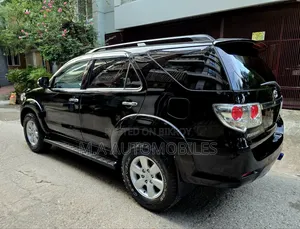 Toyota Fortuner 2013 Black