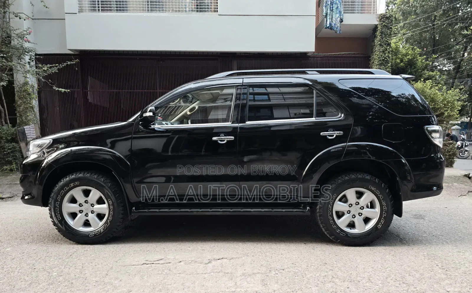 Toyota Fortuner 2013 Black