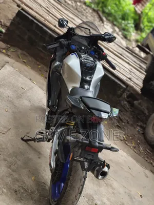 Yamaha R1 2024 Silver