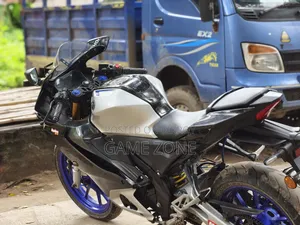 Yamaha R1 2024 Silver