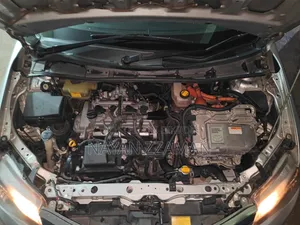Toyota Axio 1.5 Hybrid 2WD 2014 Silver