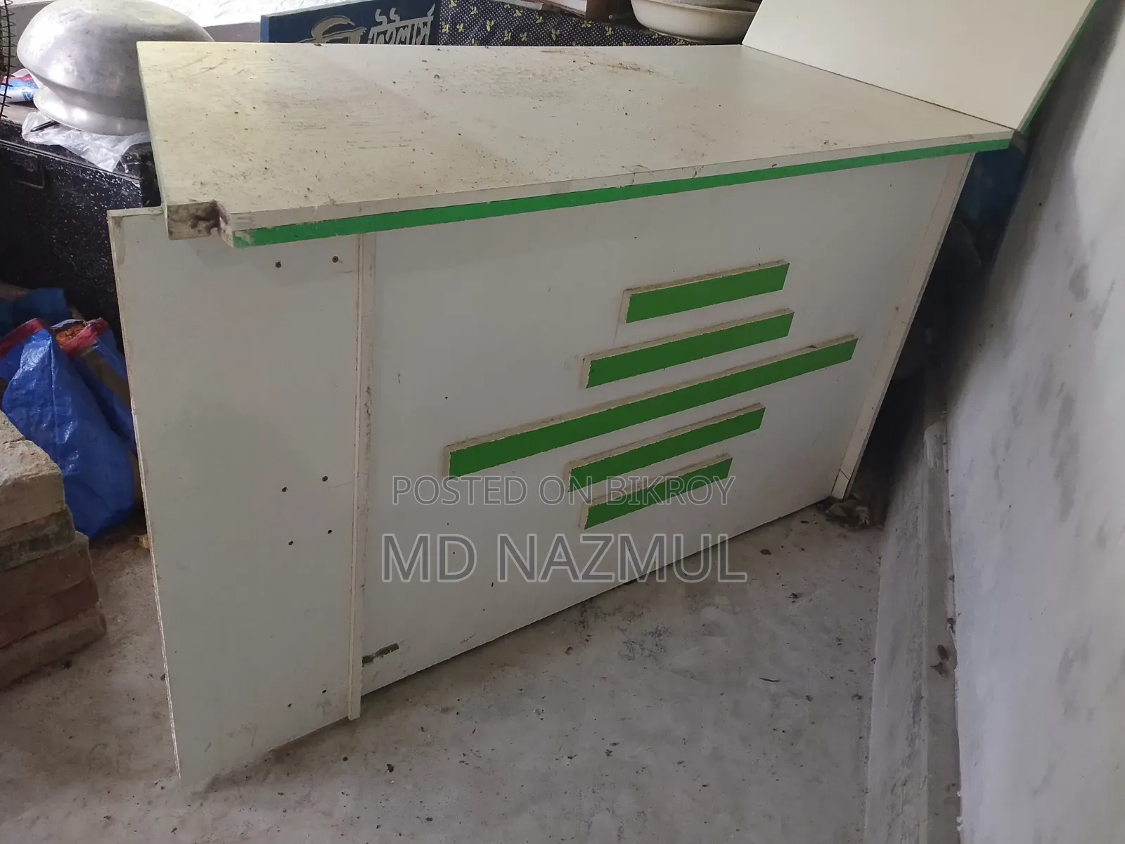 পারটেক্সের শোকেস ও কাউন্টার