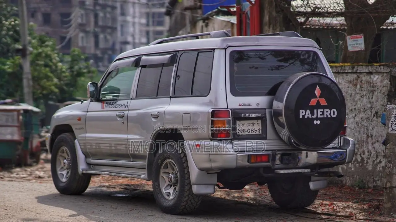 Mitsubishi Pajero 2002 Silver