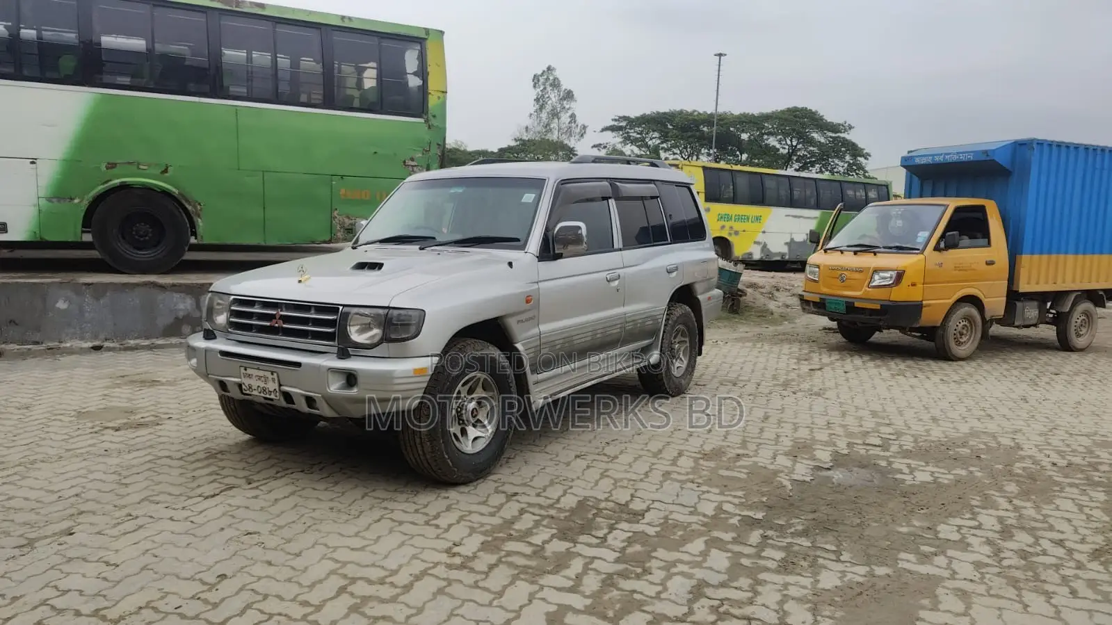 Mitsubishi Pajero 2002 Silver