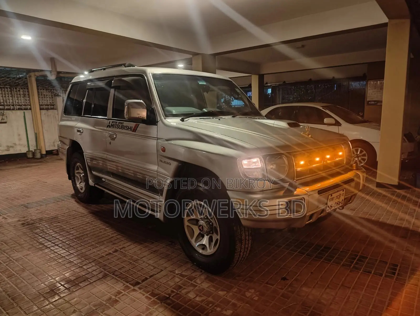 Mitsubishi Pajero 2002 Silver