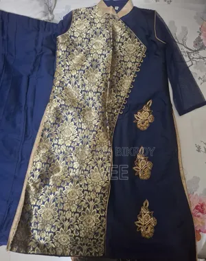 DECLUTTERING Dresses