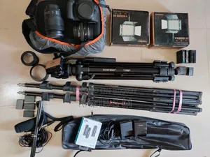 DSLR Cameras With Other Accessories