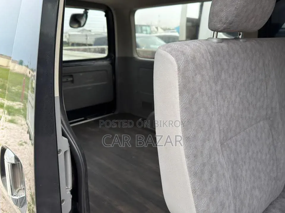 Toyota HiAce 2007 Black
