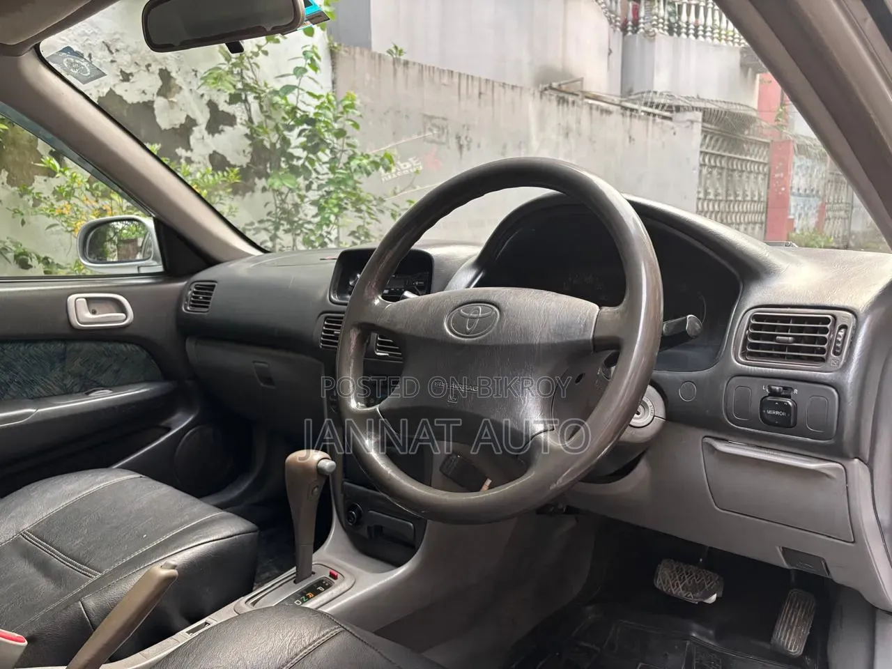 Toyota Corolla 1.6 Sedan 1997 Silver