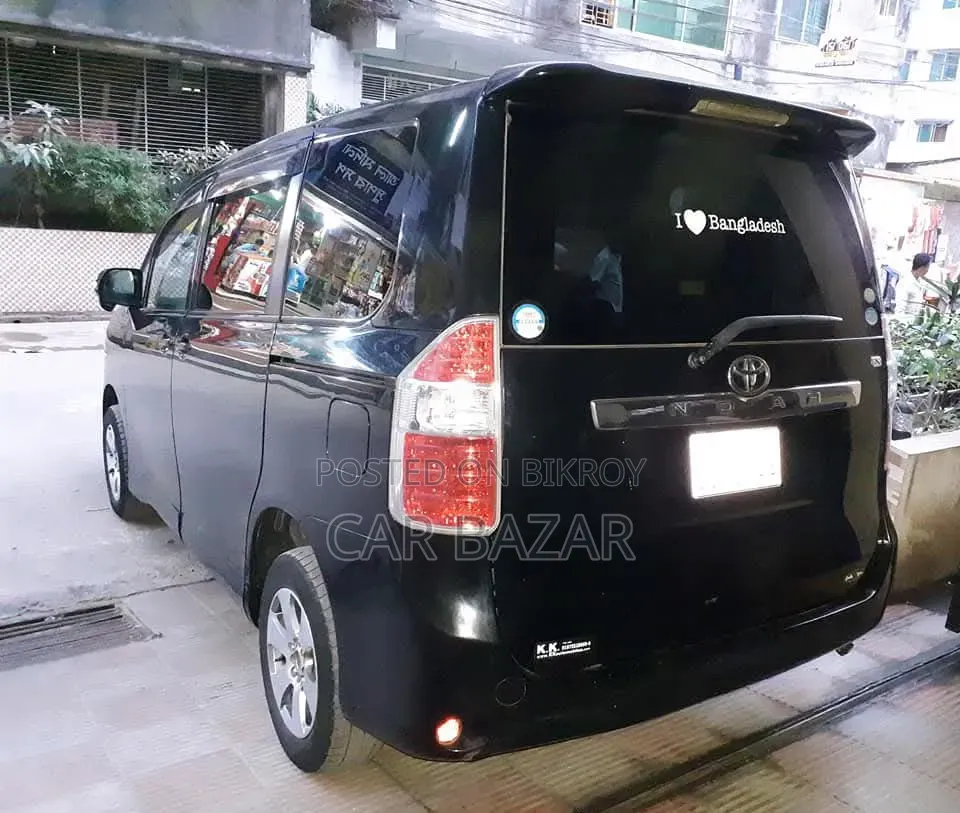 Toyota Noah 2.0 158hp FWD (7 Seater) 2009 Black