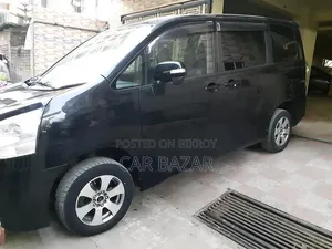 Toyota Noah 2.0 158hp FWD (7 Seater) 2009 Black