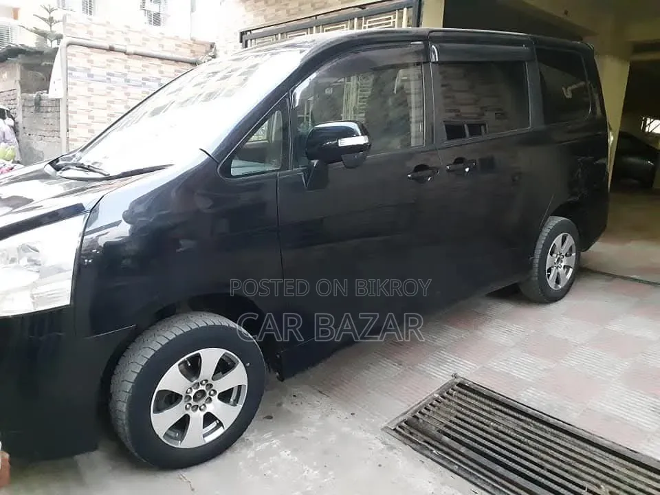 Toyota Noah 2.0 158hp FWD (7 Seater) 2009 Black