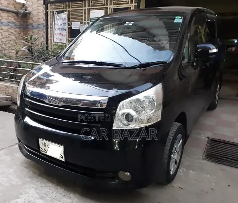 Toyota Noah 2.0 158hp FWD (7 Seater) 2009 Black