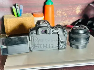 Canon Eos 200D + Lence