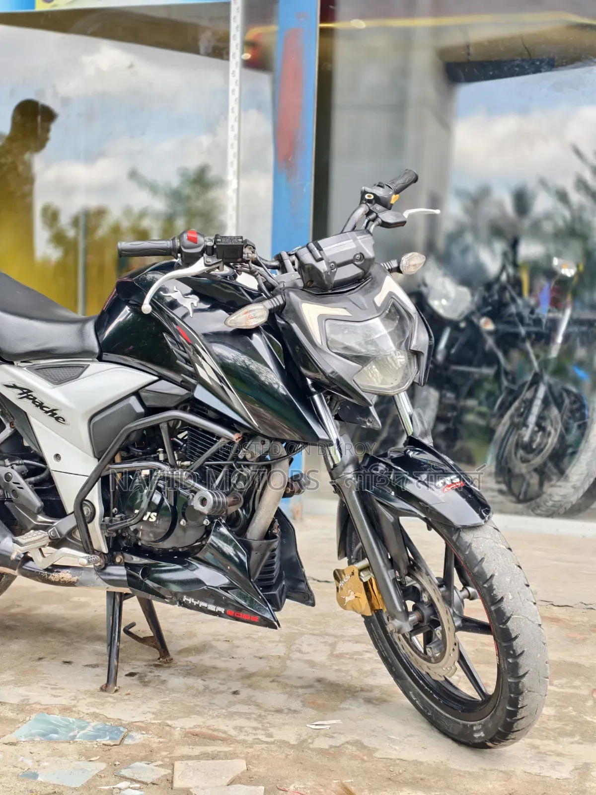 TVS Apache 160 4V 2023 Black