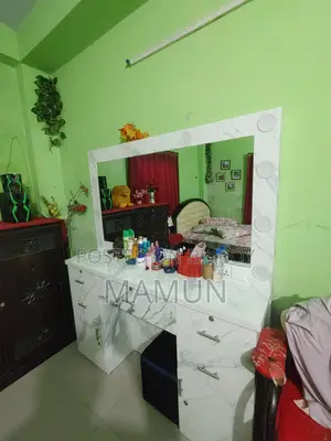 Vanities & Dressing Tables