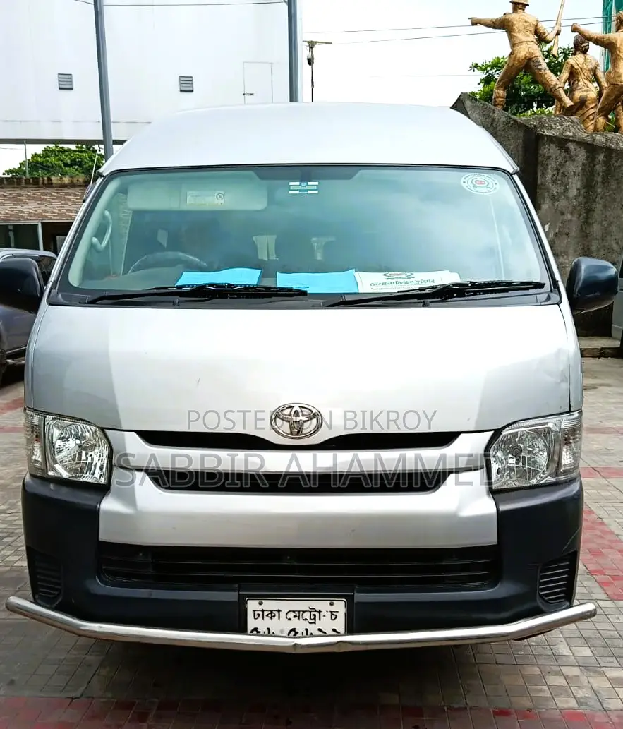 Toyota HiAce 2021 Silver