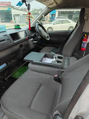 Toyota HiAce 2021 Silver
