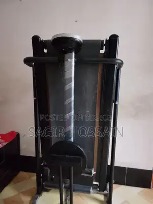 একটা ট্রেডমিল বিক্রি হবে।