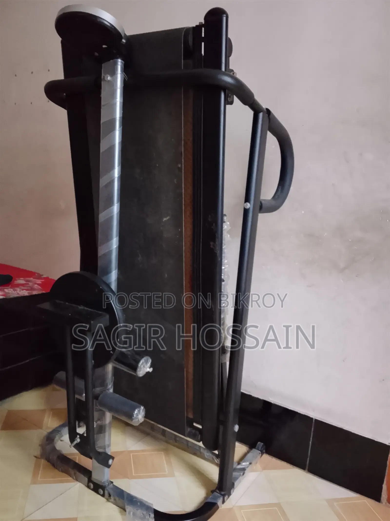 একটা ট্রেডমিল বিক্রি হবে।