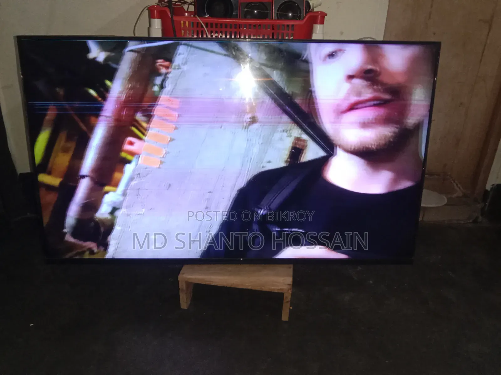 হামিম স্মার্ট টিভি 8k 50" একটু সমস্যা আছে ৫ মিনিট চললে ঠিক হয়ে যায়