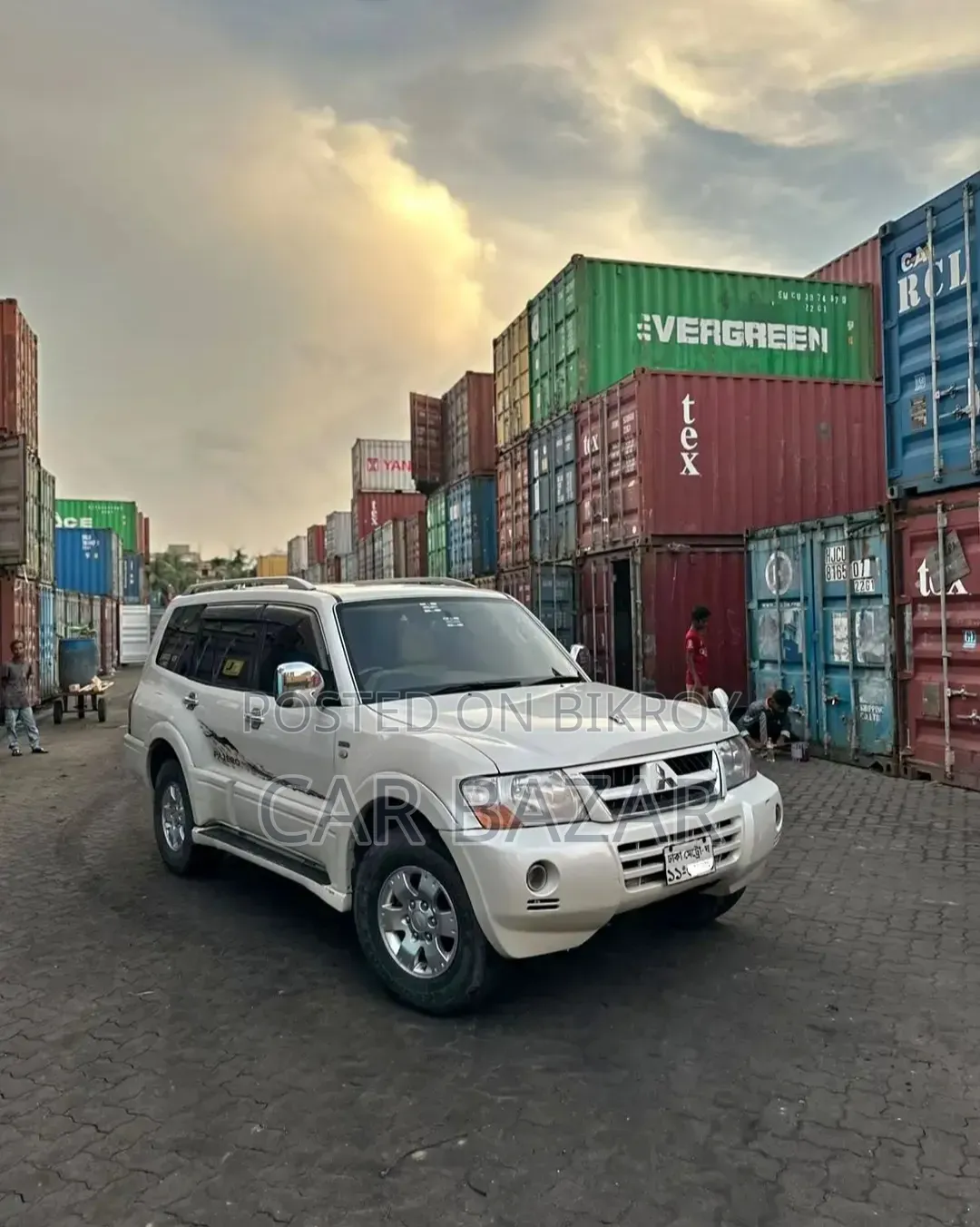 Mitsubishi Pajero 1999 White
