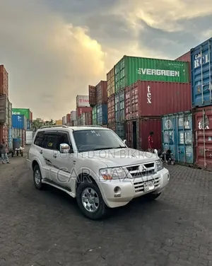 Mitsubishi Pajero 1999 White