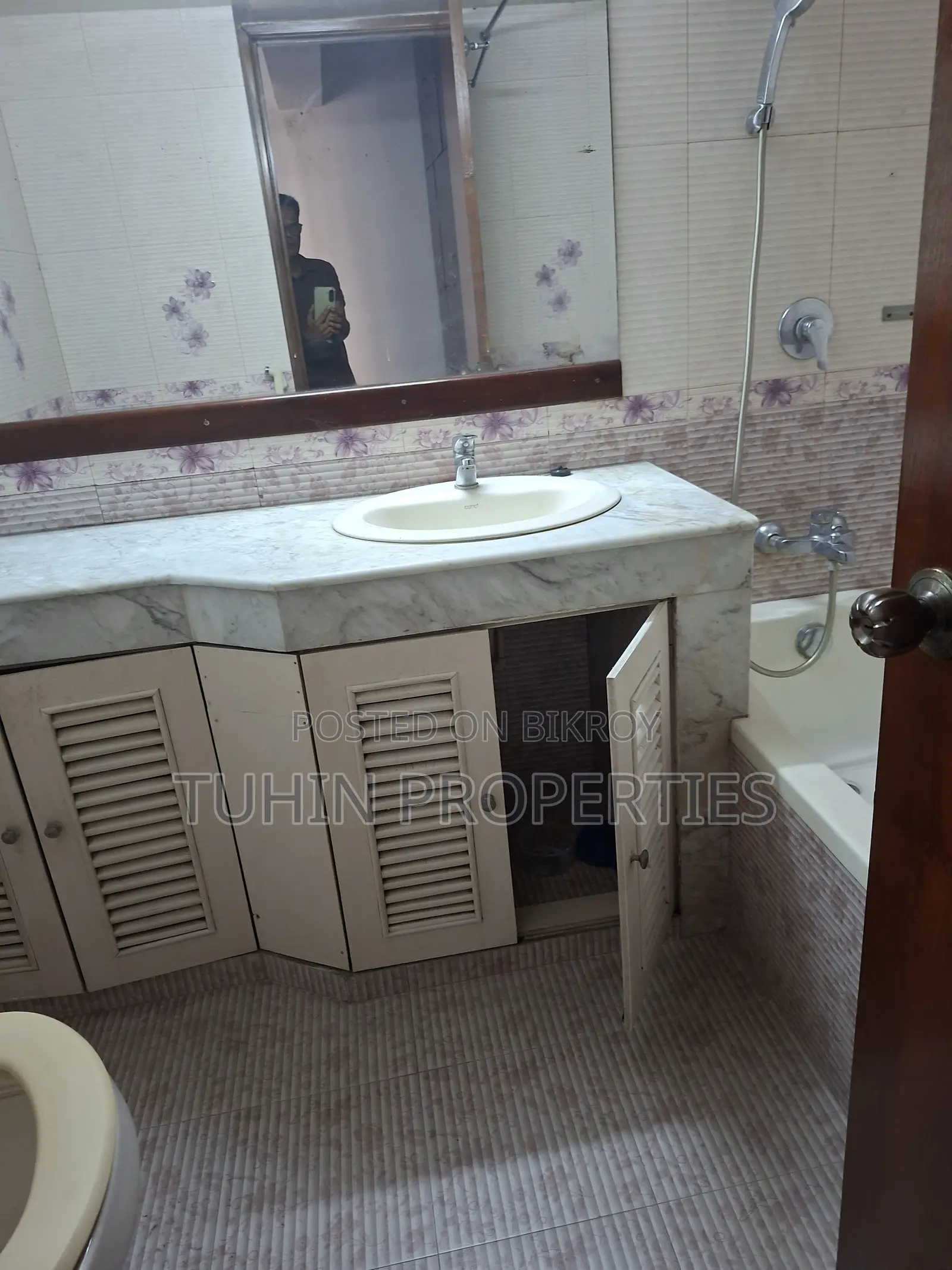 Furnished 2-Bedroom Apartment in Banani for Sale