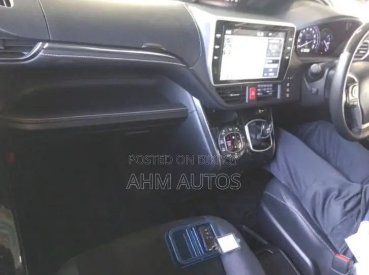 Toyota Esquire 1.8 FWD Hybrid (7 seater) 2021 Black