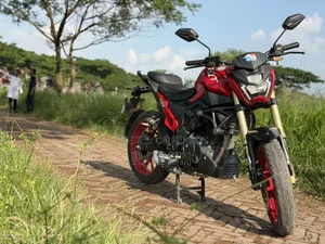 Runner Bolt 165R 2023 Red