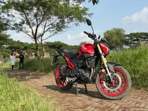 Runner Bolt 165R 2023 Red