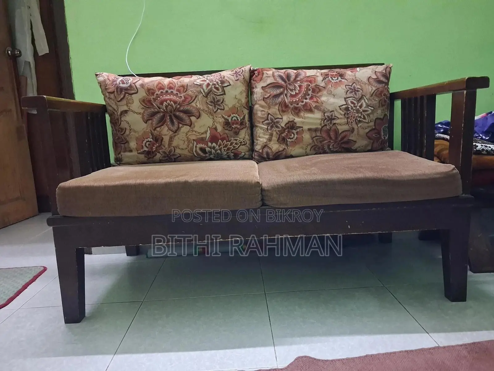সোফা সেট বিক্রি ১৫০০০ টাকা (দামাদামি করার অপশন আছে)