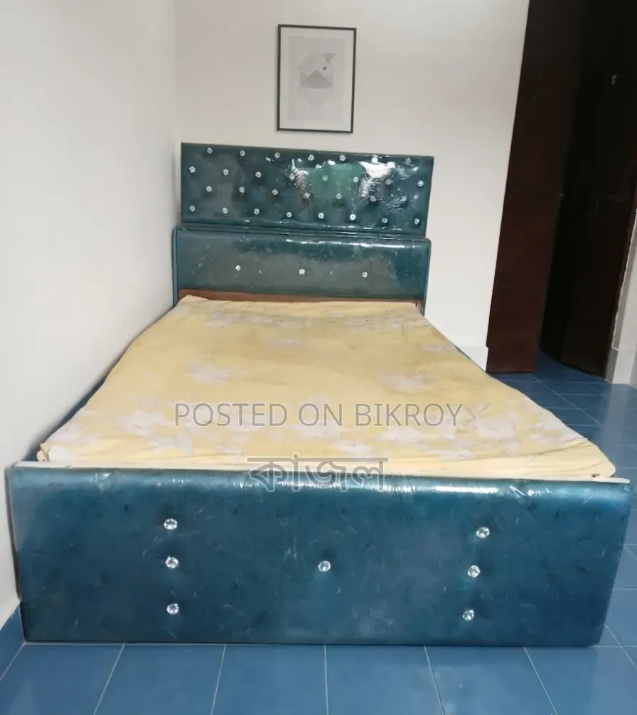 সেগুন কাঠের নান্দনিক ডিজাইনের খাট ৪/৭