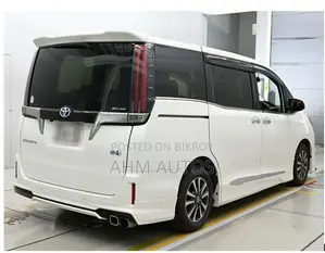 Toyota Esquire 1.8 FWD Hybrid (7 seater) 2021 Pearl