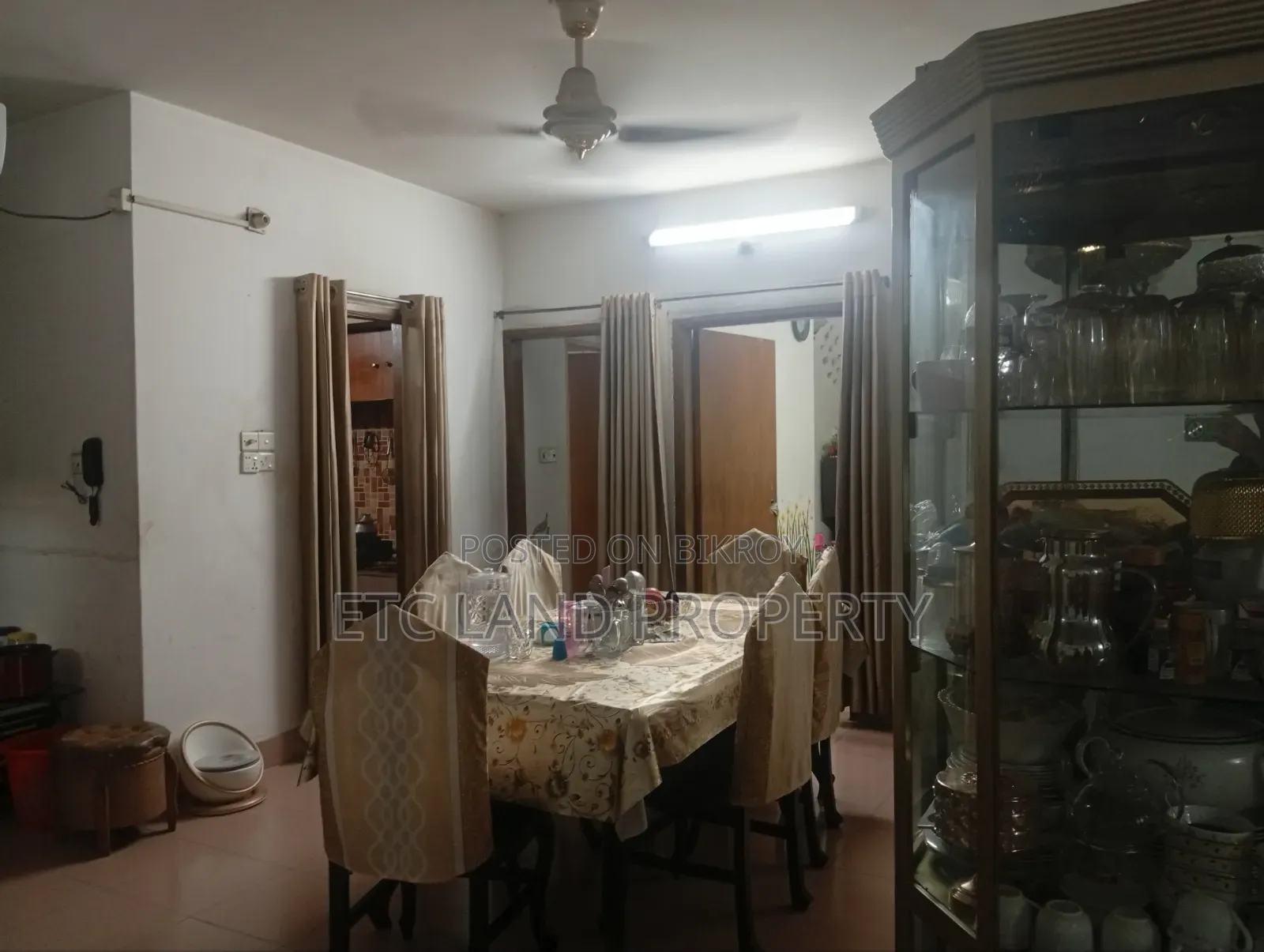 ওয়ারীর লারমিনি স্ট্রিটে ৩ বেডরুমের অ্যাপার্টমেন্ট বিক্রয়