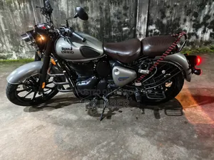Royal Enfield Classic 350 2025 Gray