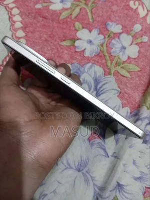 iQOO 256 GB White