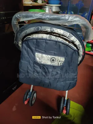 বাচ্চাদের টলি গাড়ি