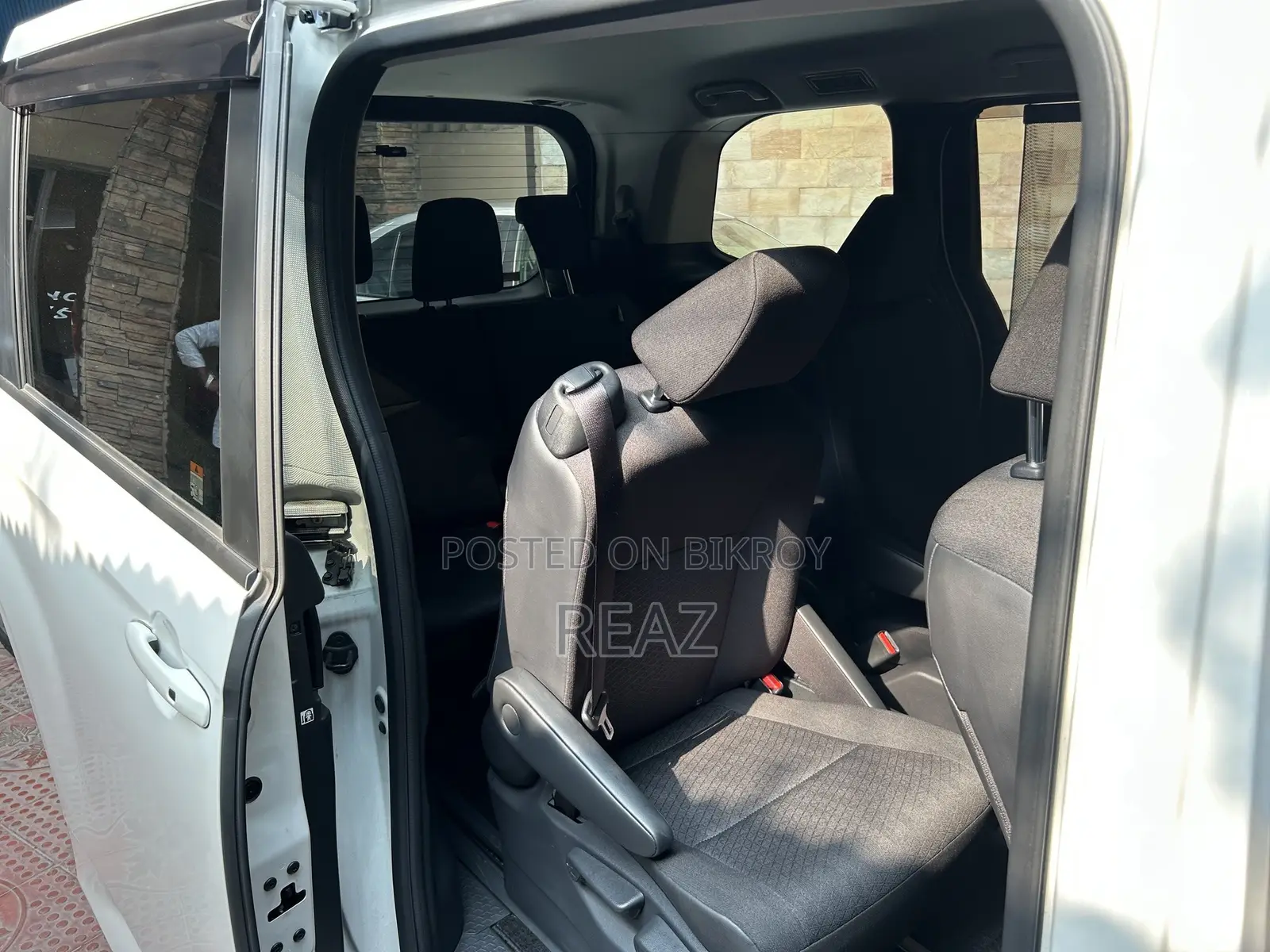 Toyota Noah 2023 Pearl