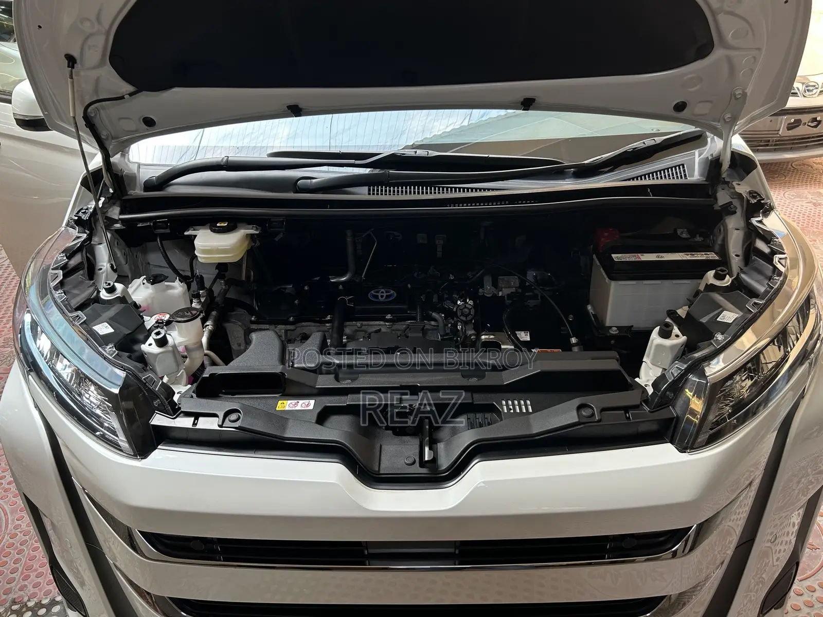 Toyota Noah 2023 Pearl