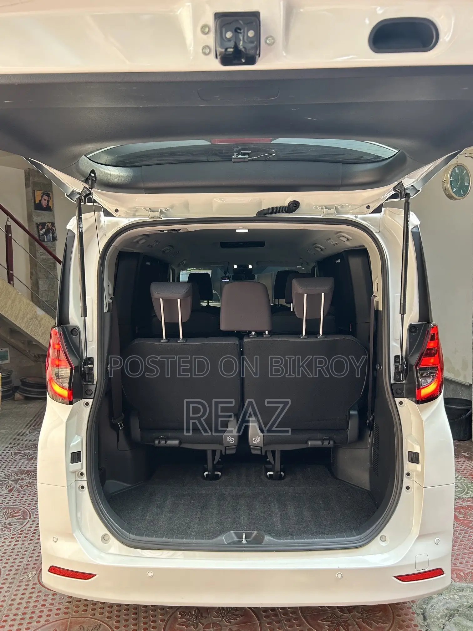 Toyota Noah 2023 Pearl