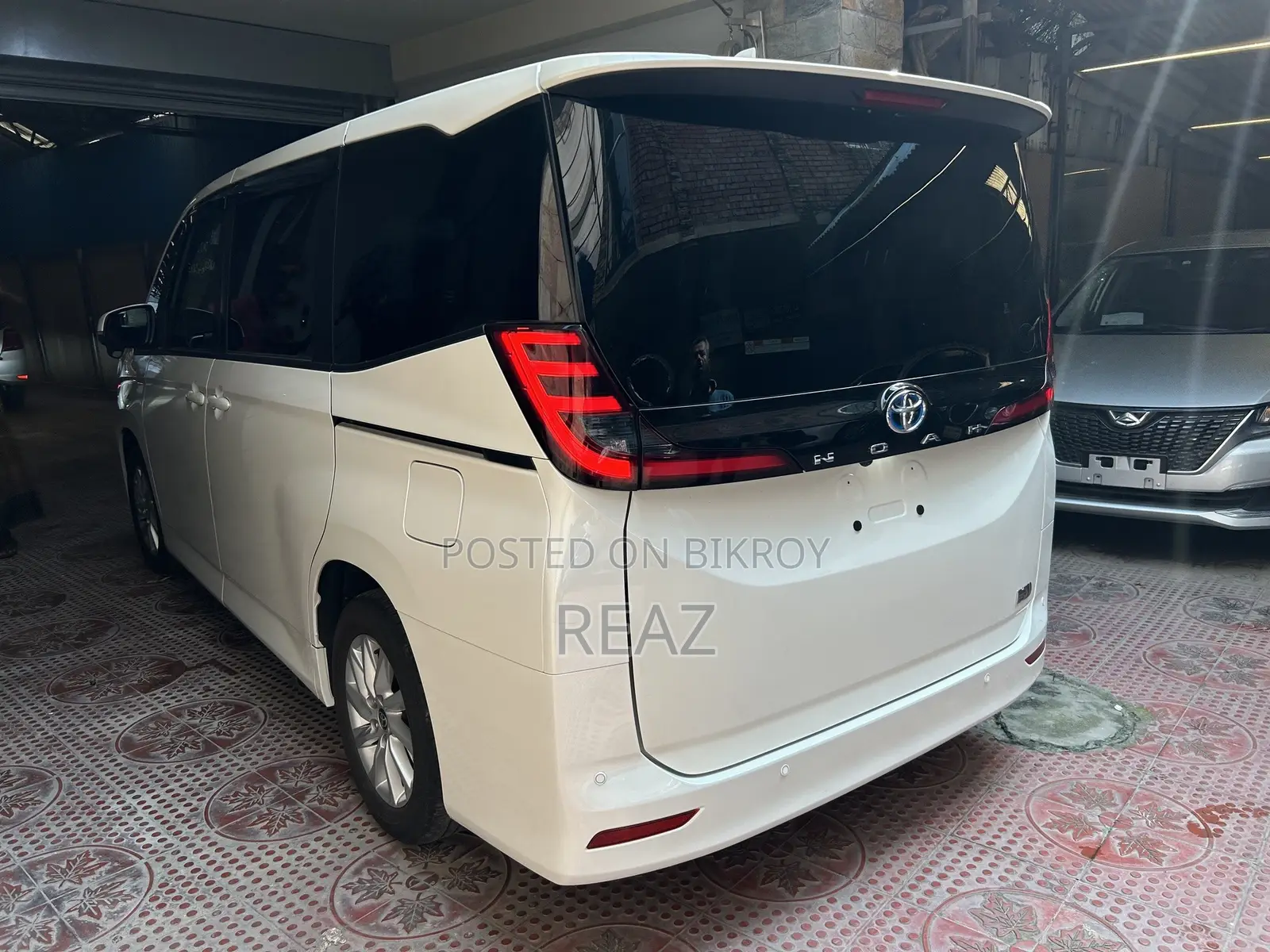 Toyota Noah 2023 Pearl