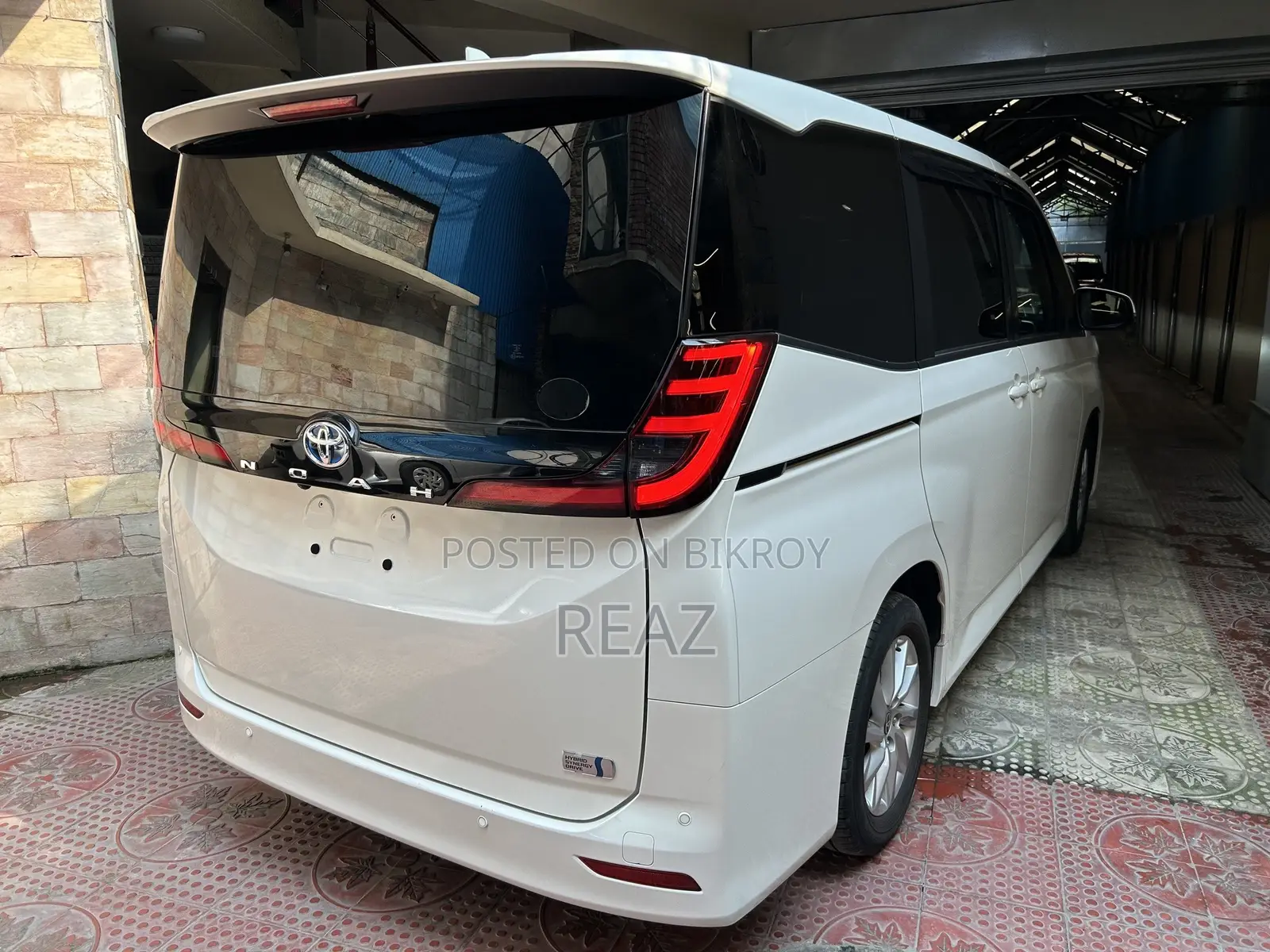 Toyota Noah 2023 Pearl