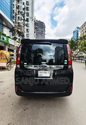 Toyota Noah 2014 Black