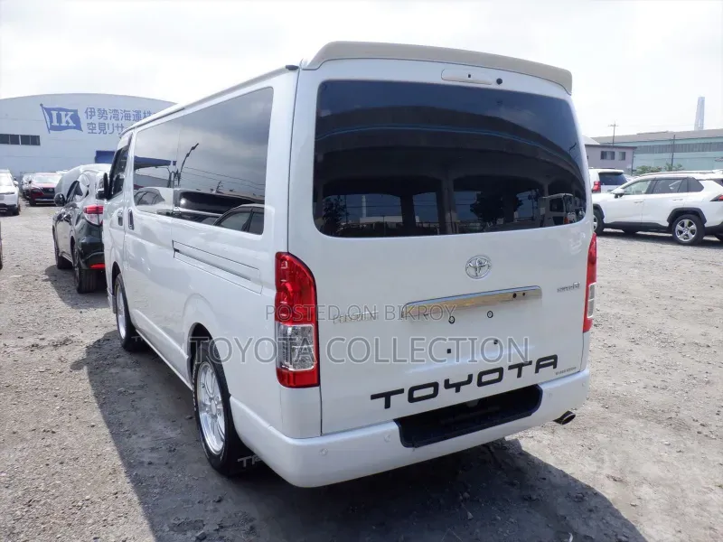 Toyota HiAce 2024