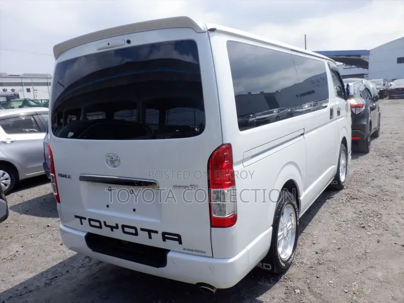Toyota HiAce 2024